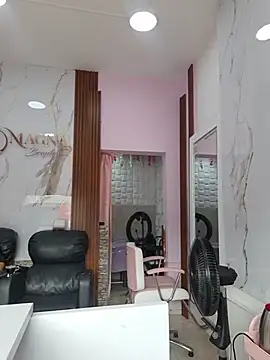 emmavalencia_ (G young) - Show boobs + saliva + bounce 😏