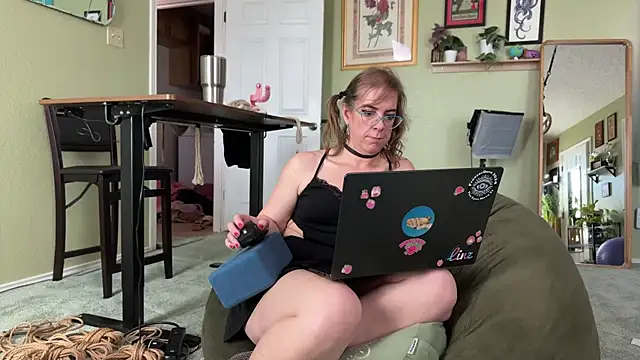 mirandaflowers - MirandaFlowers's free webcam - UK Sex Cams