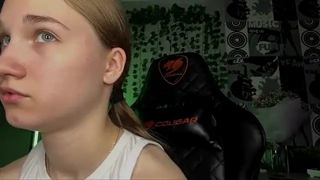 helgicuteness - Helgicuteness's free webcam - UK Sex Cams