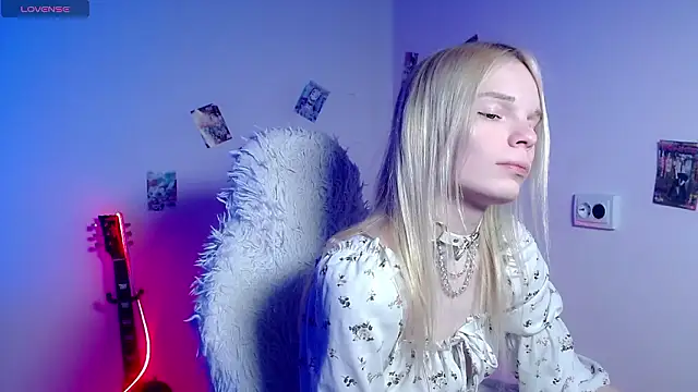 emily_nyaffee (T young) - cum show