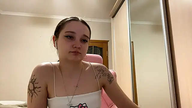 trulaphay (F teen) - handbra