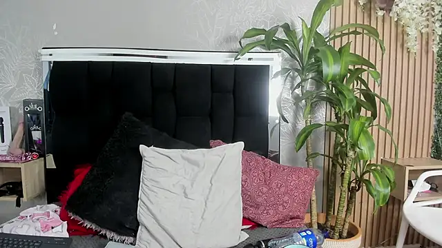 lesliepetit - LesliePetit's free webcam - UK Sex Cams