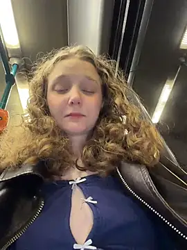 outside_rosy (F teen) - Pants off and squats on cam!