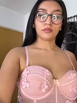 Webcam Model (Sexyedith09)  is live.Free join now!