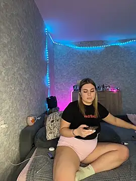 evaaa_babiesss - Evaaa_Babiesss's free webcam - UK Sex Cams