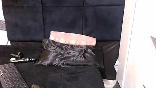 sweethotbabby18 - SweetHotBabby18's free webcam - UK Sex Cams