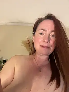 LouiseTswing live sex cam