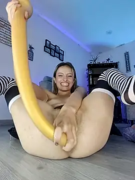 HottCandy21 live sex cam