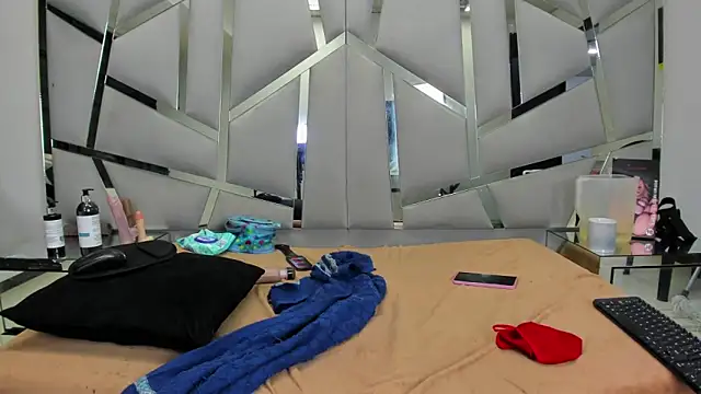 oriana69_ - Oriana69_'s free webcam - UK Sex Cams