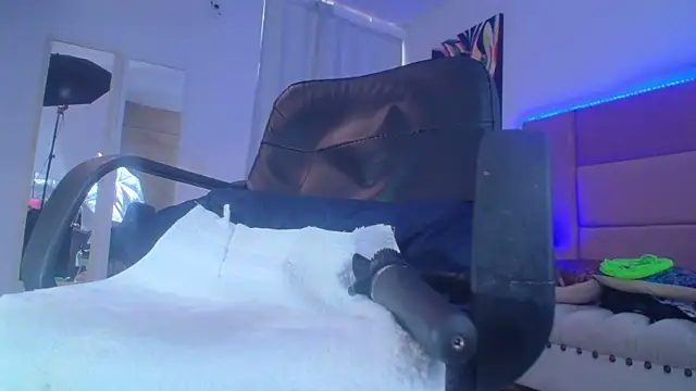 lizzy_squirt live sex cam