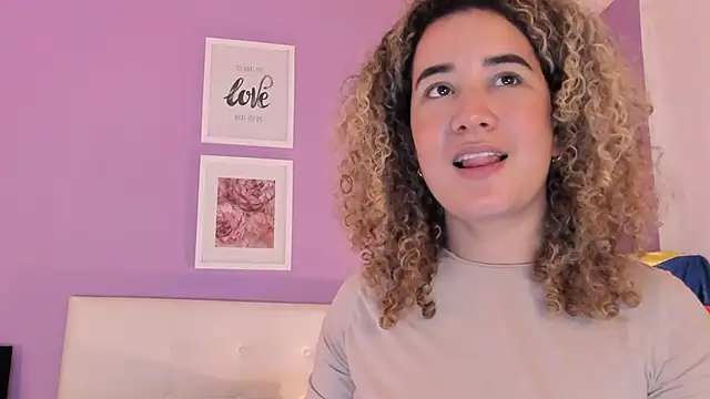 charlotte11-11 - Charlotte11-11's free webcam - UK Sex Cams