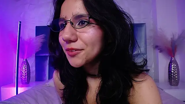 hollypeach - HollyPeach's free webcam - UK Sex Cams