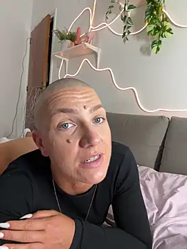 PaulinaSchubert1 live sex cam