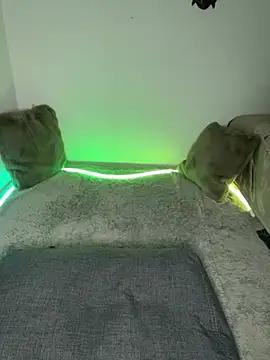 Webcam Model (AuroraAllure_27)  is live.Free join now!