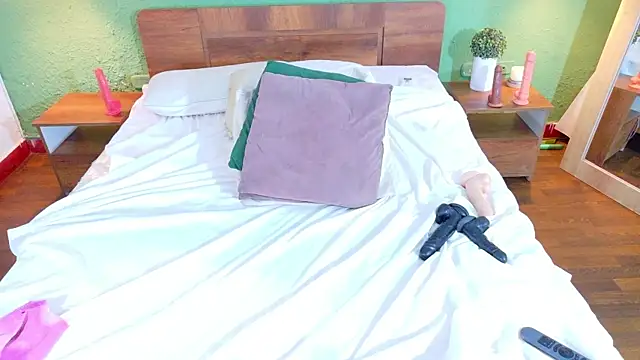 tinyy_whore18 - Tinyy_whore18's free webcam