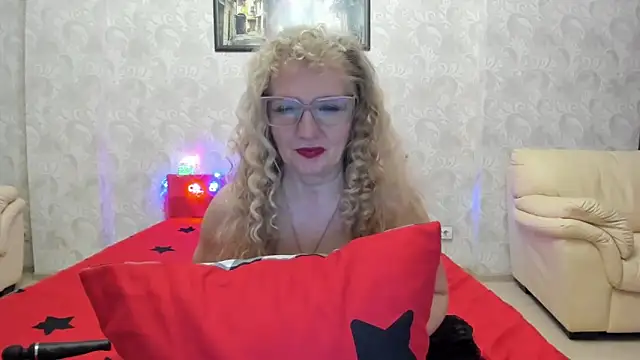 truefoxyyy - TrueFoxyyy's free webcam