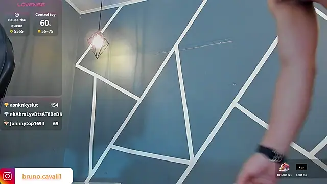 bruno_cavalli (M twink) - 50 squats + oil on my ass and 3 fingers