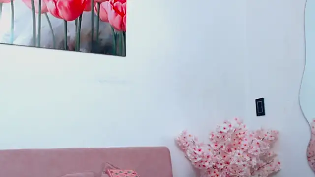 pinky_f00x - Pinky_f00x's free webcam