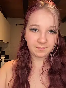 LittleChaosQueen from StripChat is Freechat