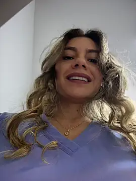 alicee16 Live Webcam on Stripchat