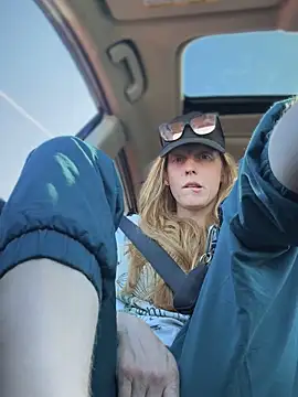 GoldenFlameGoddess webcam