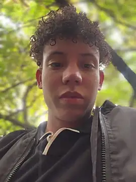 yoursexyjose Live Webcam on Stripchat