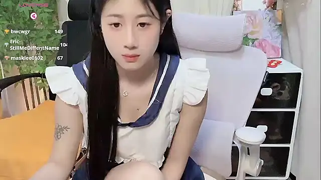 重生之媛媛闯进黄播 07年小妹妹媛媛第一次接触黄播 欢迎哥哥们前来调教