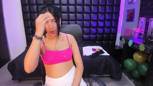 ashlyy_sweet_ (F milf) - oil on my body