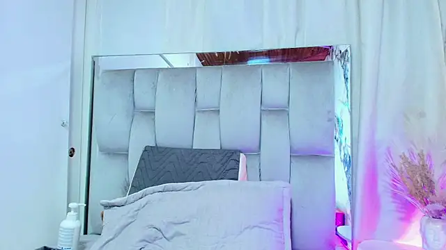 maraa_x (F milf) - Cow Girl