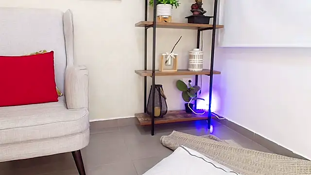 sassy--girl (F young) - BIIG SQUIRT IN YOUR  FACE