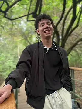 yoursexyjose Live Webcam on Stripchat