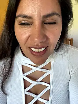 Webcam Model (Samantablair)  is live.Free join now!