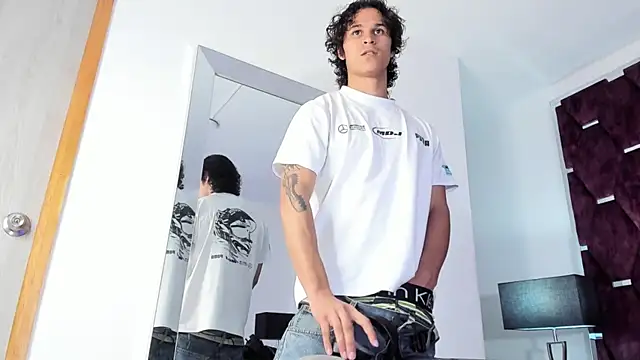 tonybenedetti - TonyBenedetti's free webcam - UK Sex Cams