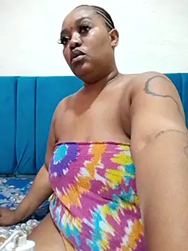 Webcam Model (ShavePussyFatAssxx) is live