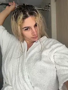 AtheneaRossi from StripChat is Freechat