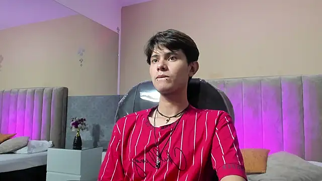 derek_sinn (M twink) - SHOW OIL ASS +BODY