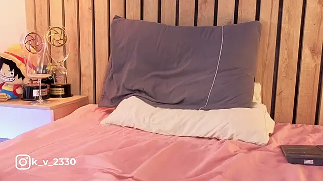 sofiesoft (F young) - TOW FINGERS IN MY CREAMY PUSSY