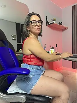 yelena03 (F milf) - Show and oil my tits