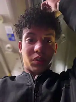 yoursexyjose Live Webcam on Stripchat