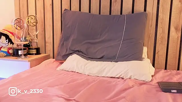 sofiesoft (F young) - TOW FINGERS IN MY CREAMY PUSSY