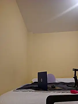 Latin_summer's Stripchat show and profile