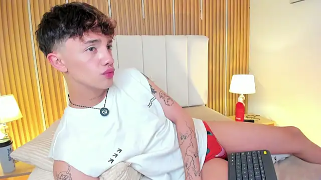 tomy_rox (M young) - spank ass