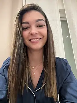 ambre_la_nebulleuse (F young) - POV : STRAPON BLOWJOB SWITCH