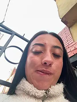 Webcam Model (Ady_18) is live