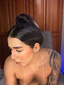 Webcam Model (KaditaNavarro) is live