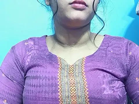 emma_4433 (F teen) - Show Boobs in Public