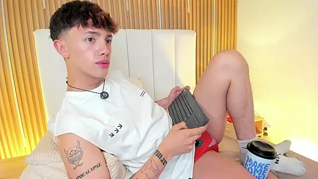 tomy_rox (M young) - spank ass