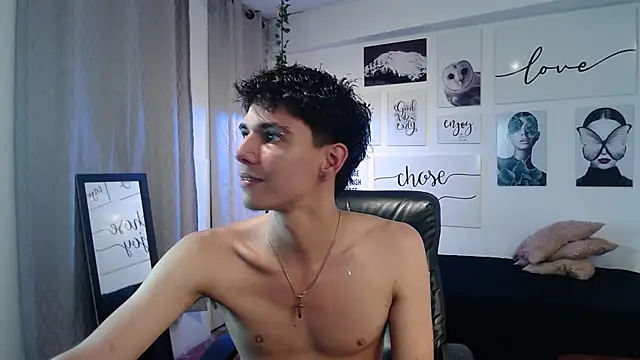 amethystshadow17 (M twink) - show ass