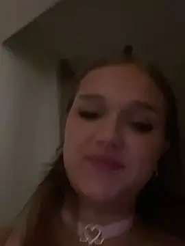 hannah-2007 (F teen) - Pussy verwöhnen und laut stöhnen😈🥵