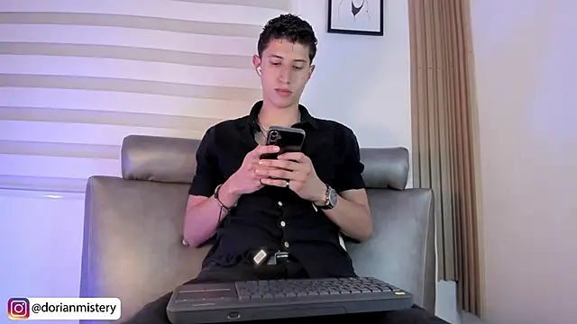 dorianmistery2322_ - Dorianmistery2322_'s free webcam - UK Sex Cams